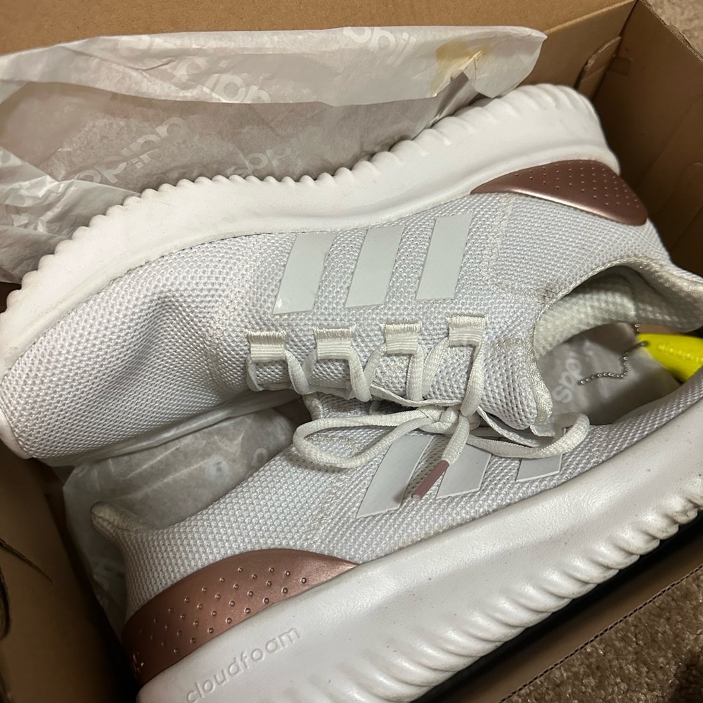 Adidas White/Brown Lifestyle Sneakers w/Mesh Upper(Worn once) Great condition!